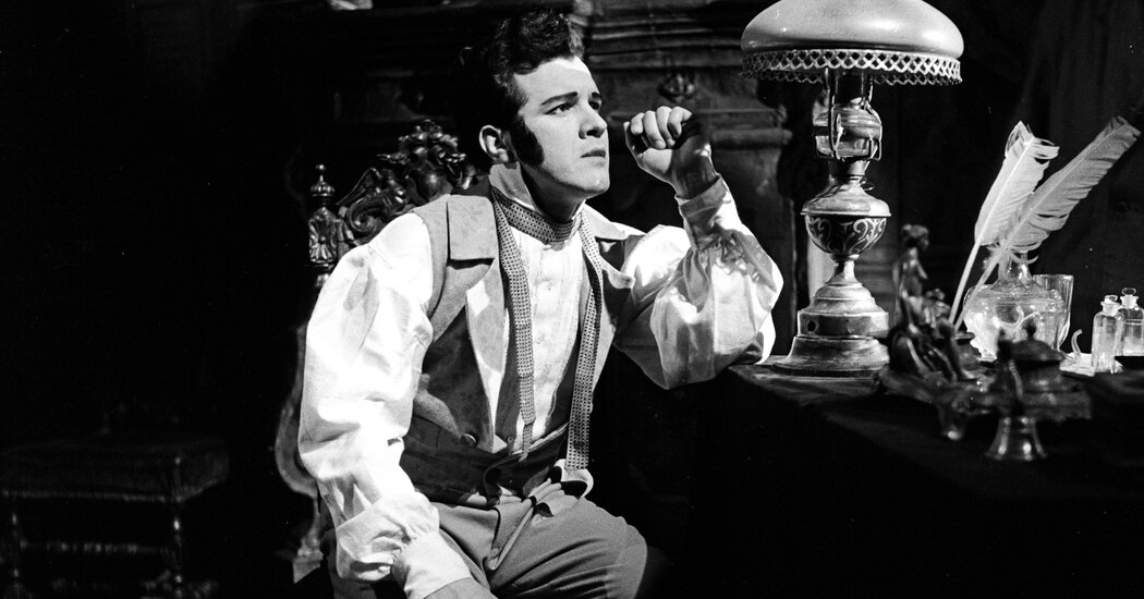 Luigi Alva, Elegant Tenor With a Lighthearted Touch, Dies at 98